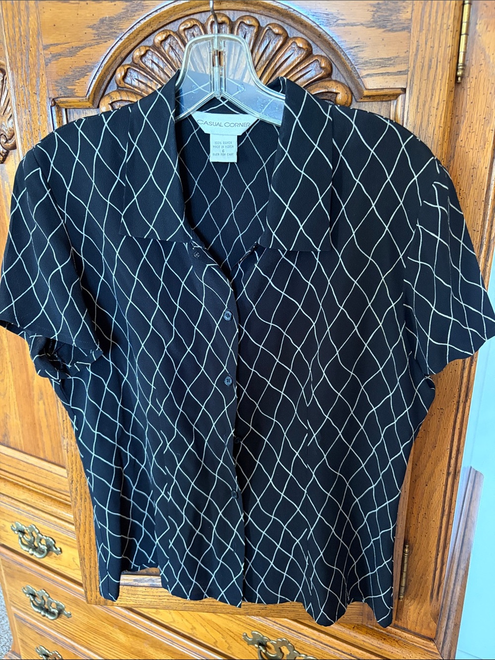 Casual Corner Black Short-Sleeve Button-Down Shirt with White Diamond Grid